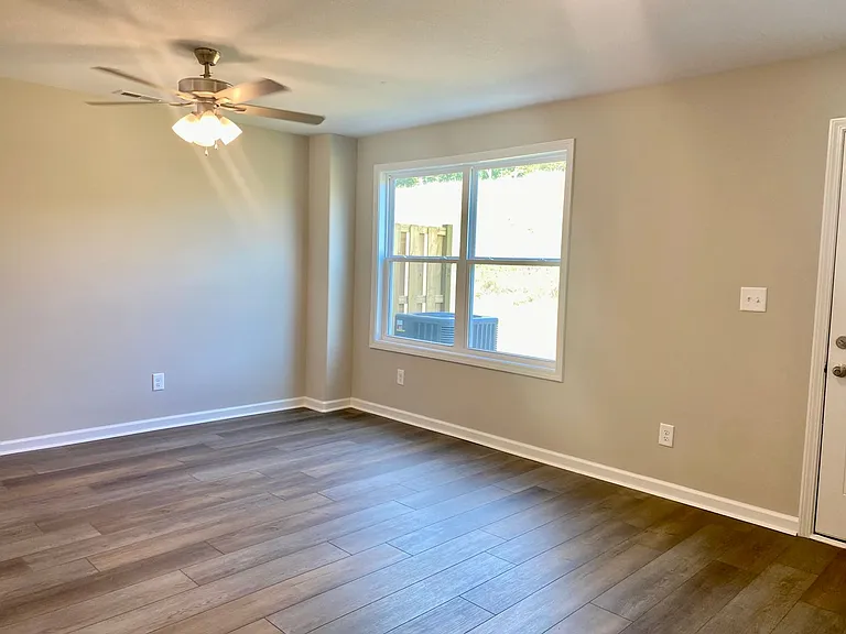 943 Center Rd — Photo 4