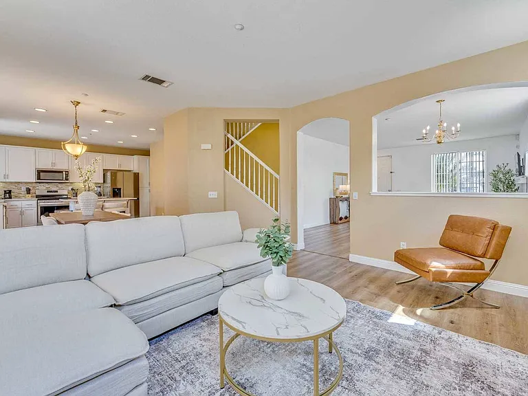 7476 Peppertree Ln — Photo 10