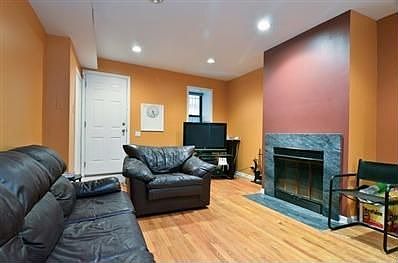 3rd image of 623 W Drummond Pl