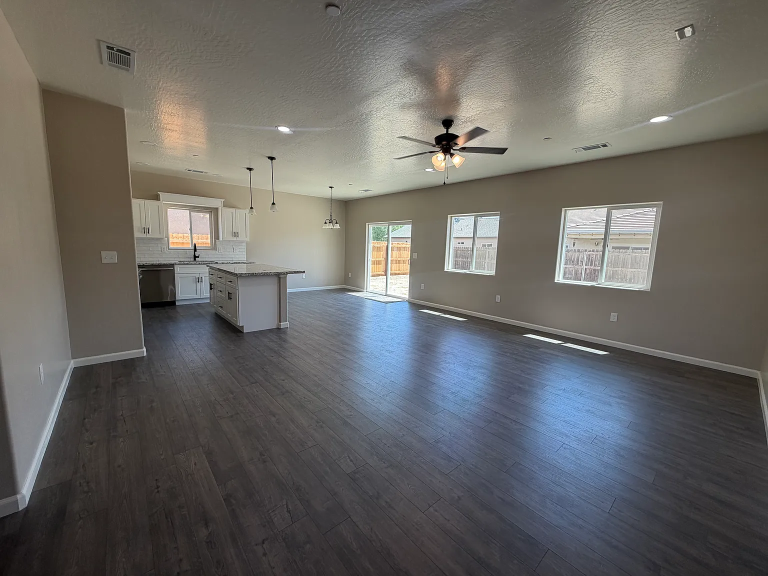 4 bed, 1528 sqft, $2,400 — Photo 3