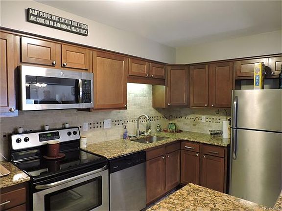 5th image of 41618 Bedford Dr