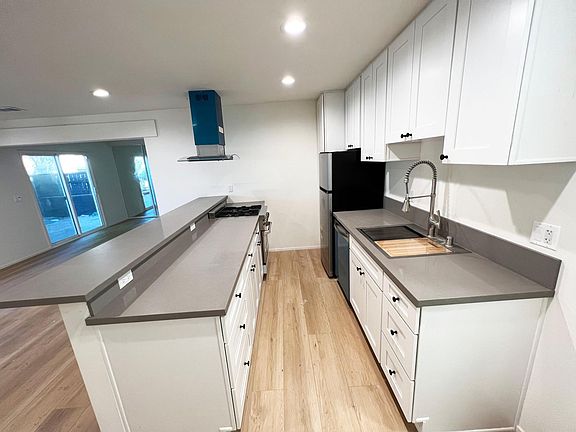 4th image of 11120 Hartsook St #2