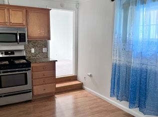 7022 Mammoth Ave, Van Nuys, CA 91405