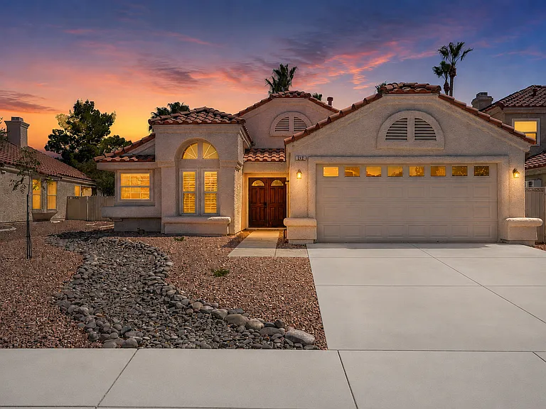 272 Comfort Dr — Photo 3
