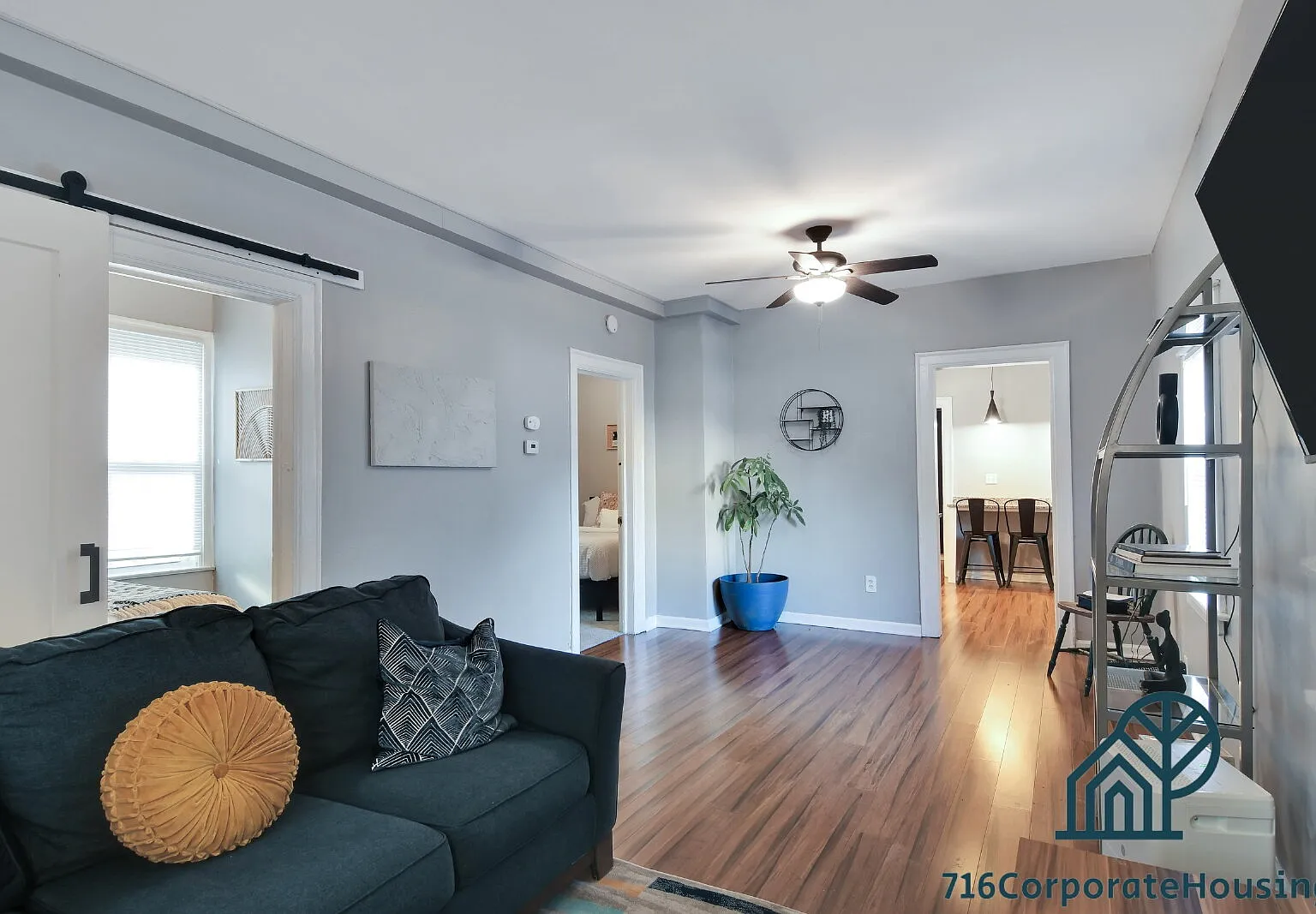 3 bed, 1.0 bath, 1128 sqft, $2,500 — Photo 1
