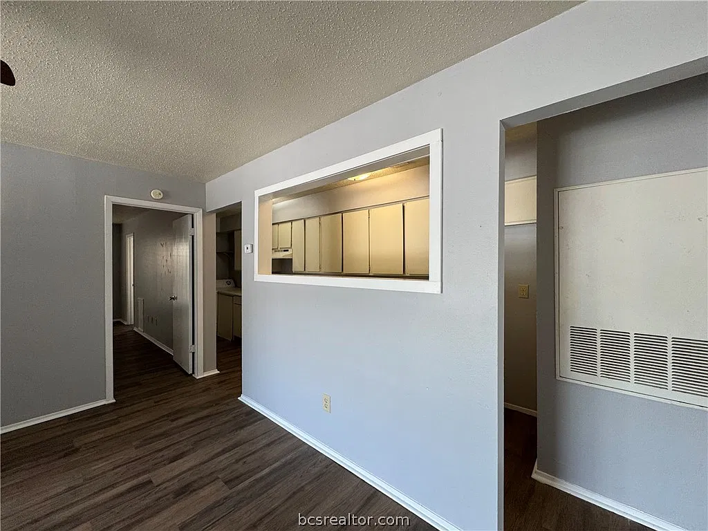 2 bed, 999 sqft, $995 — Photo 4