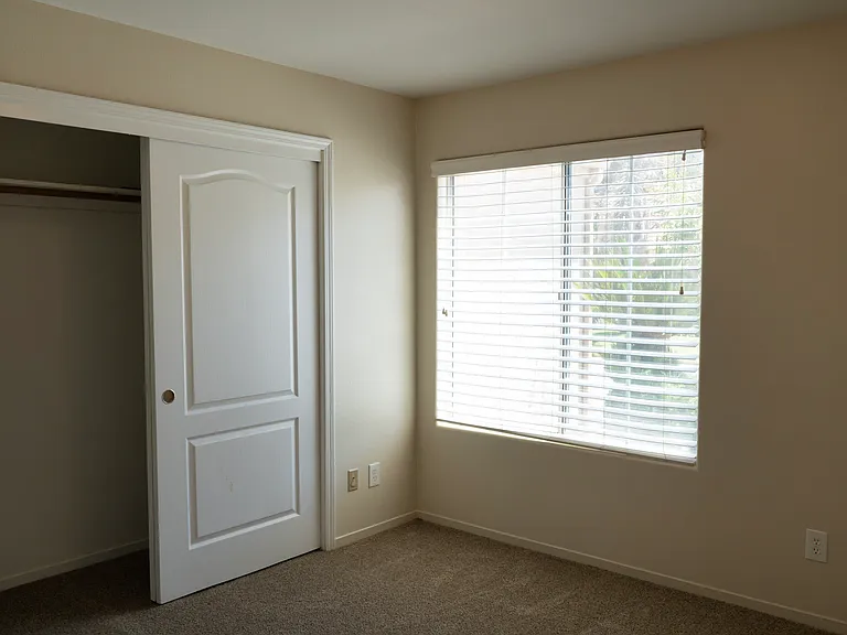 1044 E Manhattan Ave — Photo 11