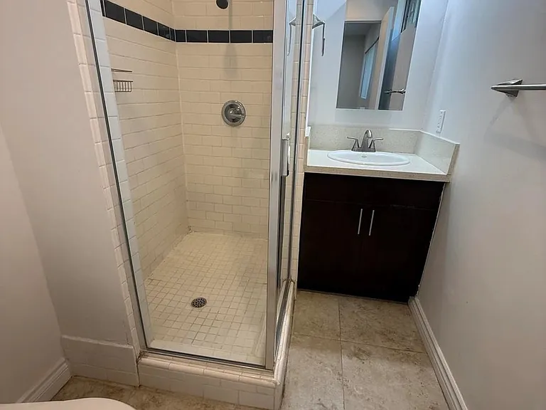 536 N Sweetzer Ave #17 — Photo 18