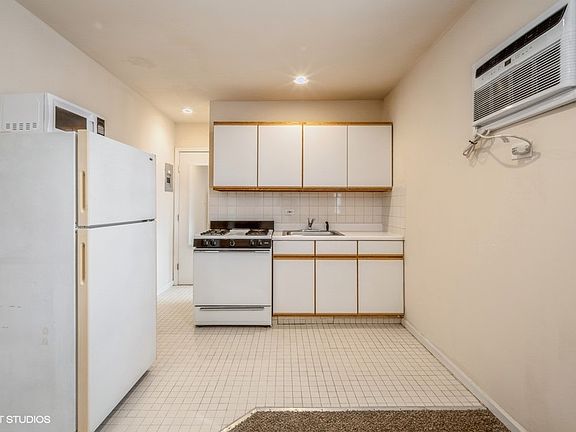 2nd image of 1555 N Milwaukee Ave APT 46