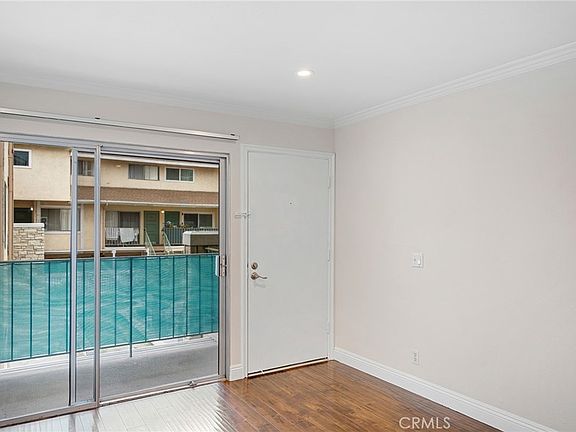 4th image of 121 Sinclair Ave Unit 206