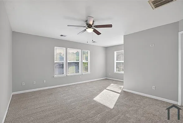 3 bed, 2096 sqft, $2,675 — Photo 4