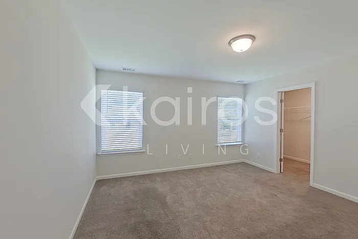 102 Lord Effingham Way — Photo 16