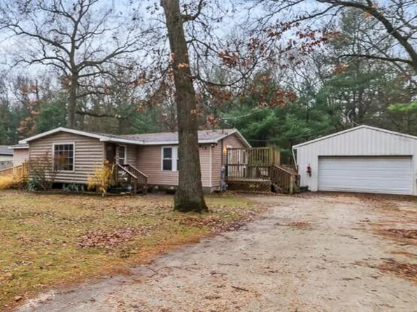 915 Delora St, Muskegon, MI 49442