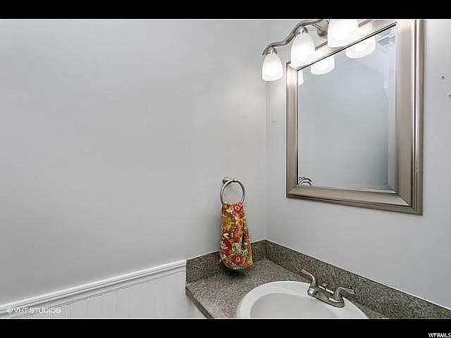 390 W 770 N — Photo 17