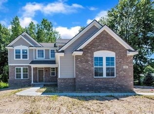 804 Chemung Forest Dr, Howell, MI 48843