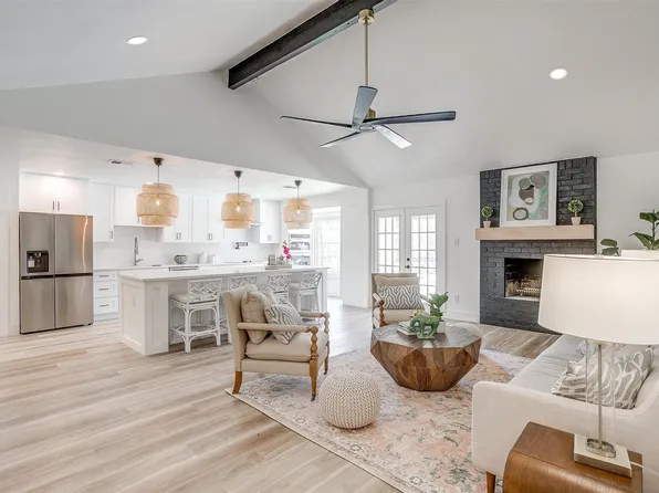 109 Amory Dr, Benbrook, TX 76126