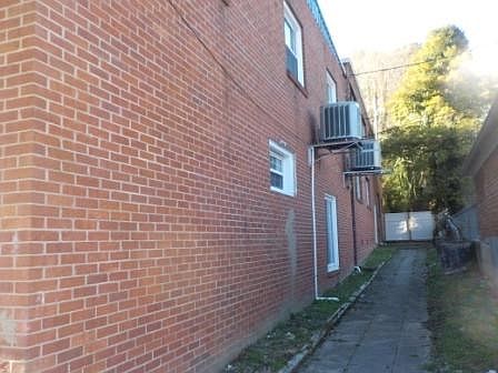 2nd image of 108 College St #110