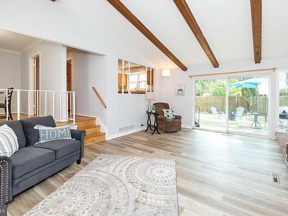 5th image of 489 White Cedar Ln
