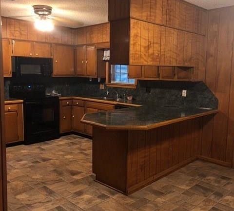 3rd image of 5908 Skylark Dr