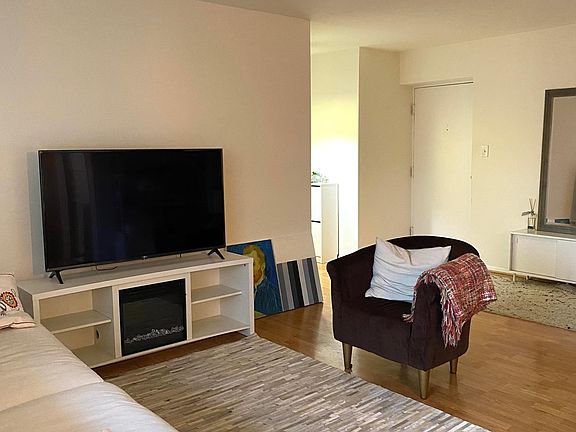 5th image of 6141 Leesburg Pike APT 503
