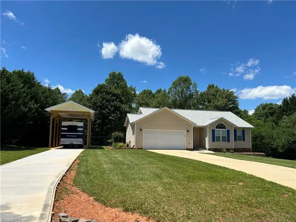 167 Southwycke Ln, Pilot Mtn, NC 27041