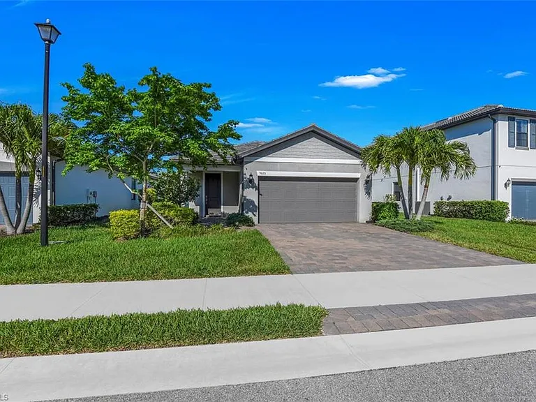 9605 Bexley Dr — Photo 3