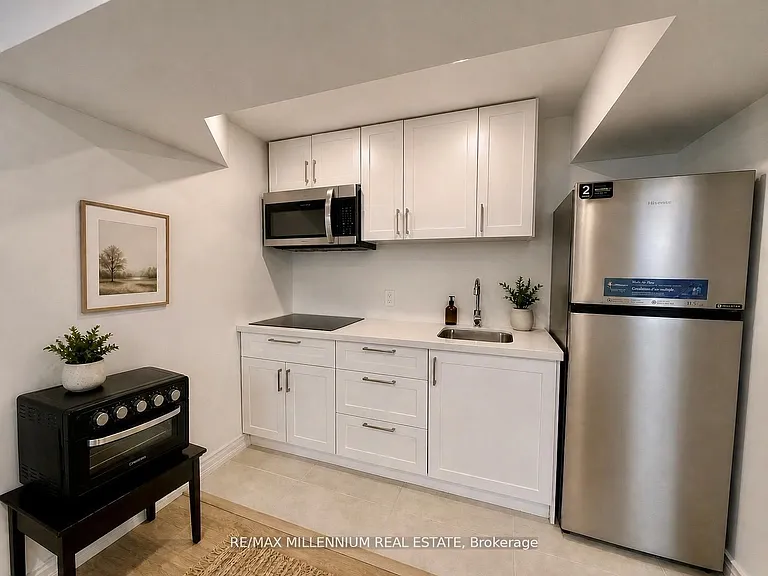 27 Telegraph Dr #LOWER — Photo 6