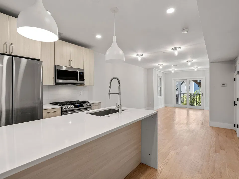 106 Bremen St #2
