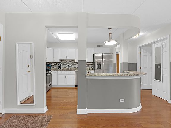 3rd image of 720 Creekside Dr Unit 303