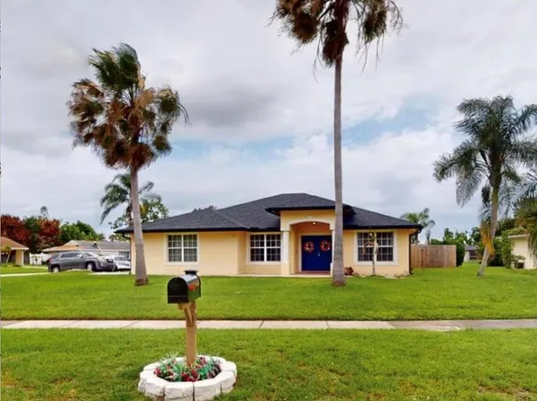 201 NE Faring Ave, Port Saint Lucie, FL 34983