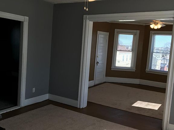 3rd image of 570 Pine St