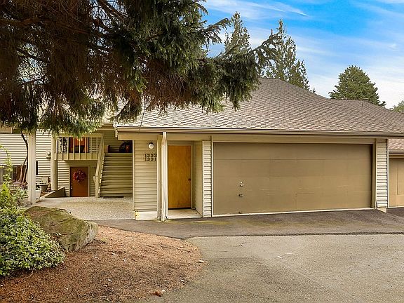 4th image of 1331 Bellefield Park Ln