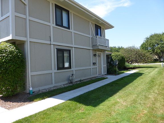 2nd image of 122 Pocasset Ct #122