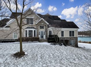 24751 Reeds Pointe Dr, Novi, MI 48374