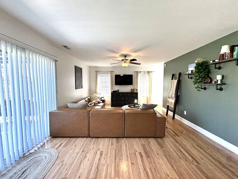 418 Amaryllis Ln — Photo 8