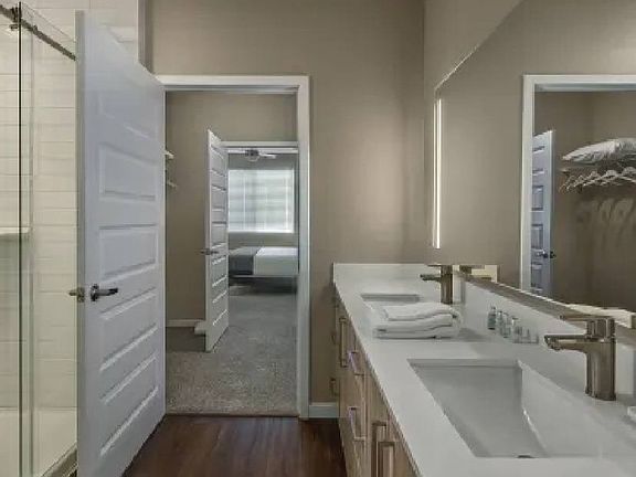 5th image of 1048 N Macinnes Pl
