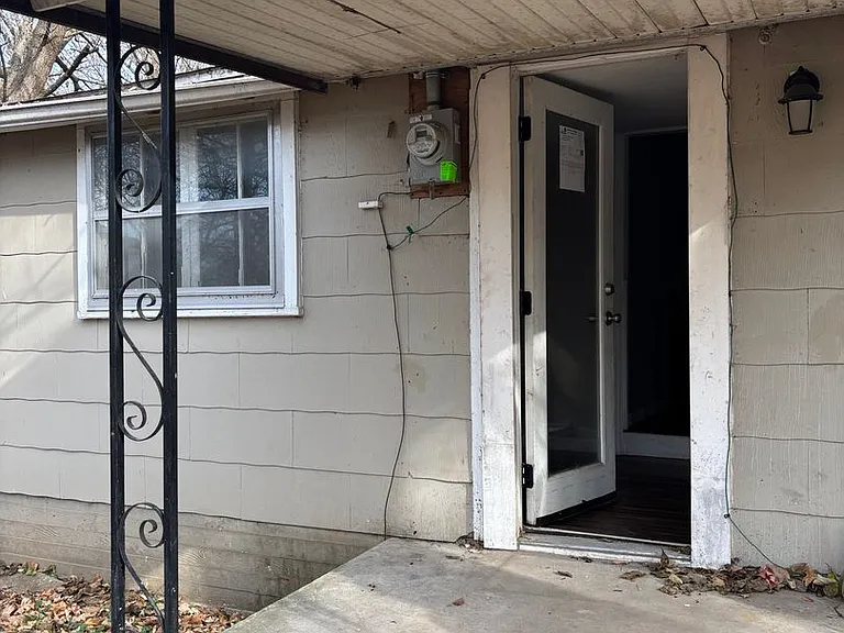 2127 N Boonville Ave — Photo 19