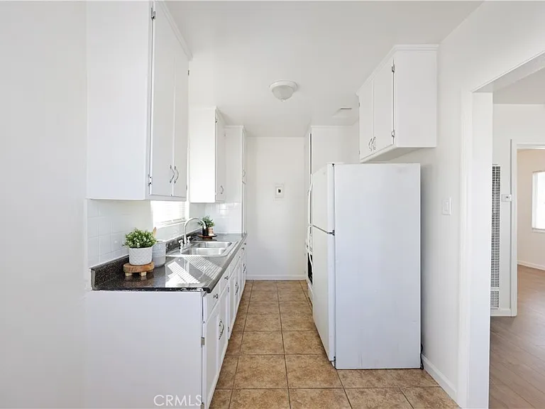2770 Marengo St — Photo 5