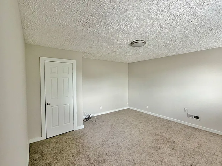22-24 W Hollister St — Photo 11