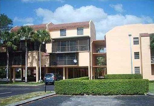 1st image of 450 Commodore Dr APT 301