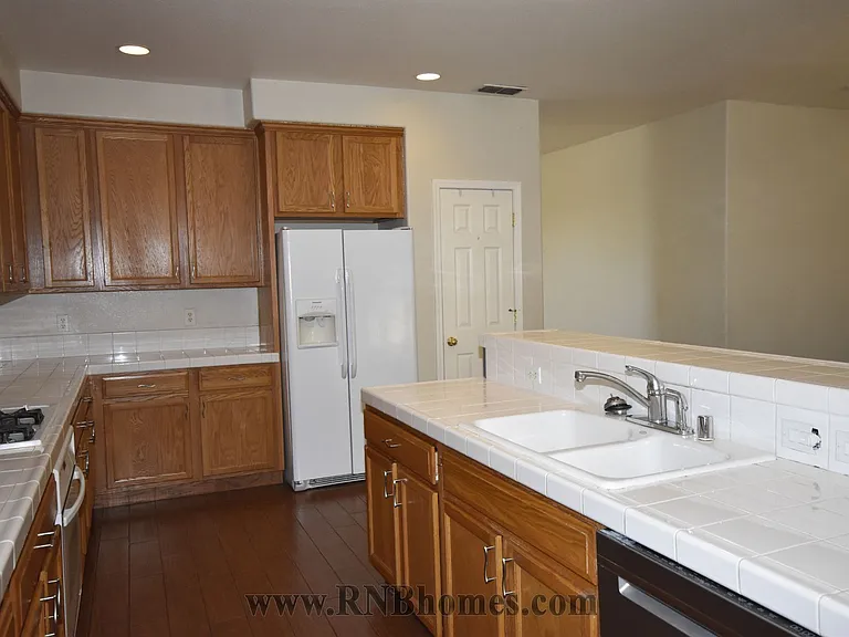 133 Marinette Ct — Photo 8