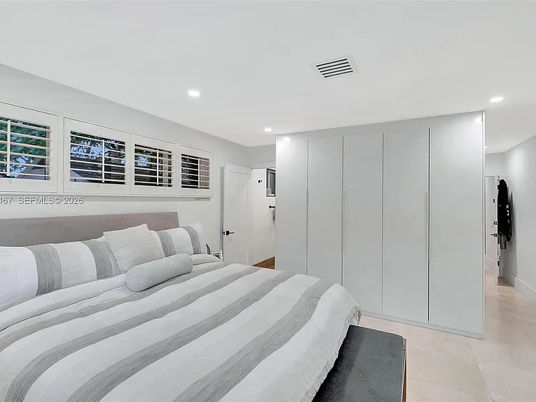 7711 Miami View Dr — Photo 12