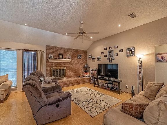 4th image of 2704 Stephen Dr