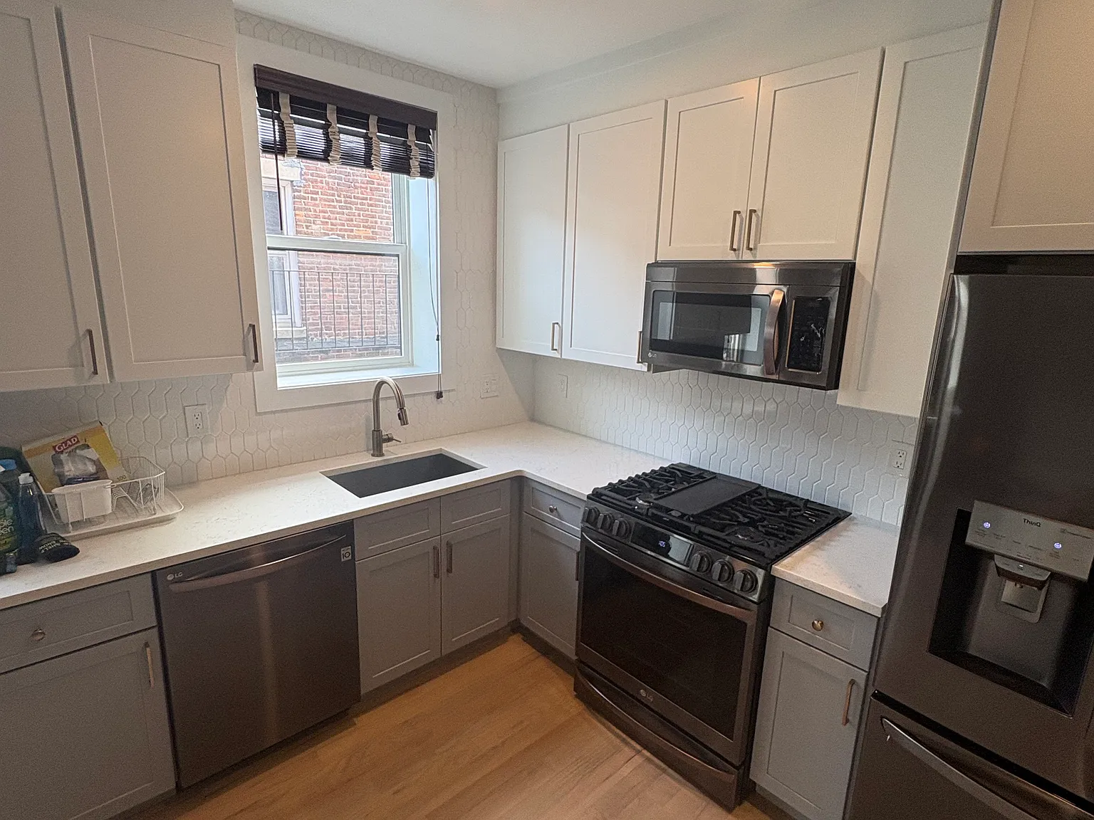 1 bed, 700 sqft, $2,400 — Photo 2
