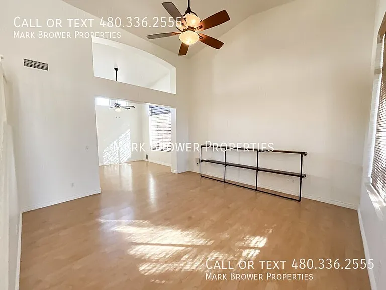 1302 E Elgin Pl — Photo 3