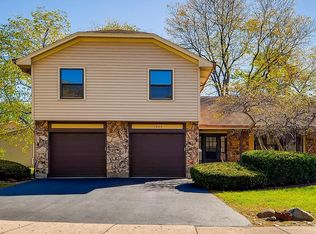 1855 W Parkside Dr, Hoffman Estates, IL 60192