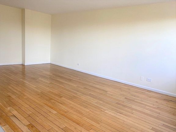 4th image of 1500 Noble Ave APT 5N