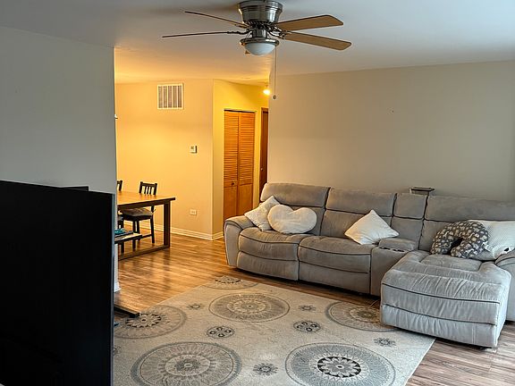 4th image of 1071 Glouchester Hbr