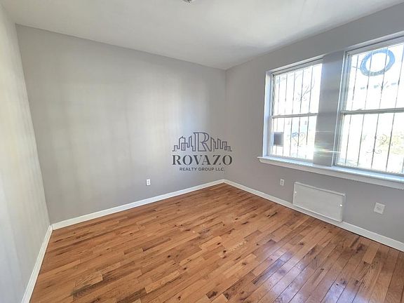 3rd image of 875-876 18th Ave #106