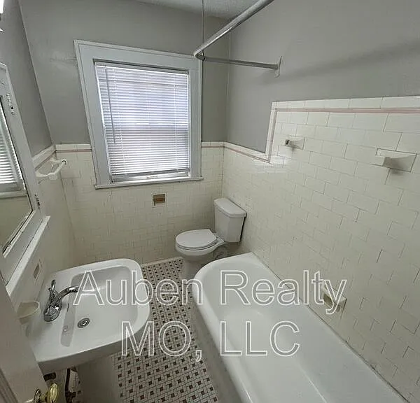 5446 Charlotte St #1F — Photo 15
